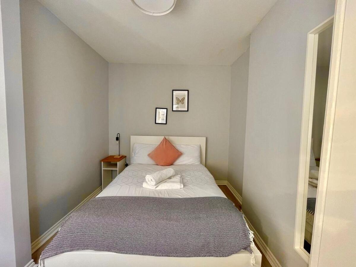 Fantastic Centre Location - Sleeps 5 Apartment