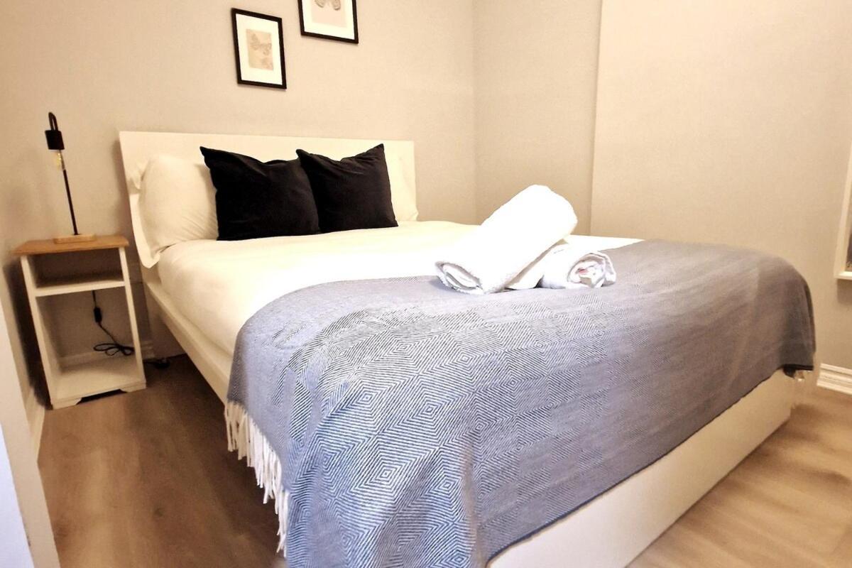 Fantastic Centre Location - Sleeps 5 Apartment