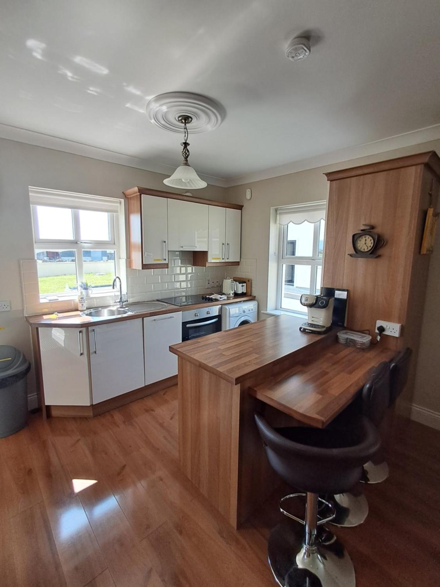 Apartment Warm Spacious Three Bed *
