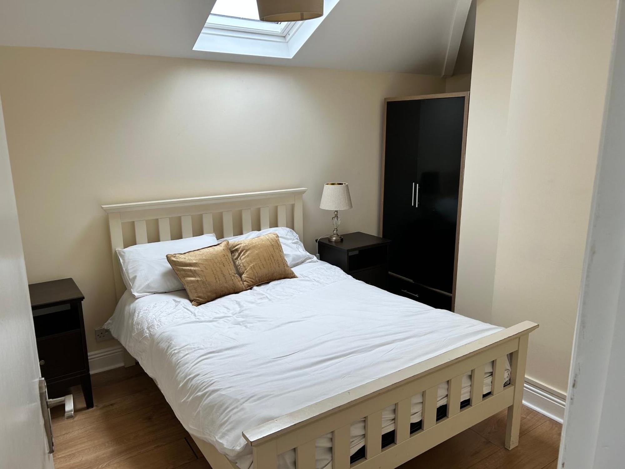 Center-3 Min Walk To Town Square Apartment *
