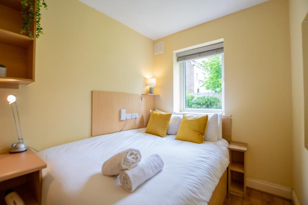 131 - Spacious 2 Bed With Parking