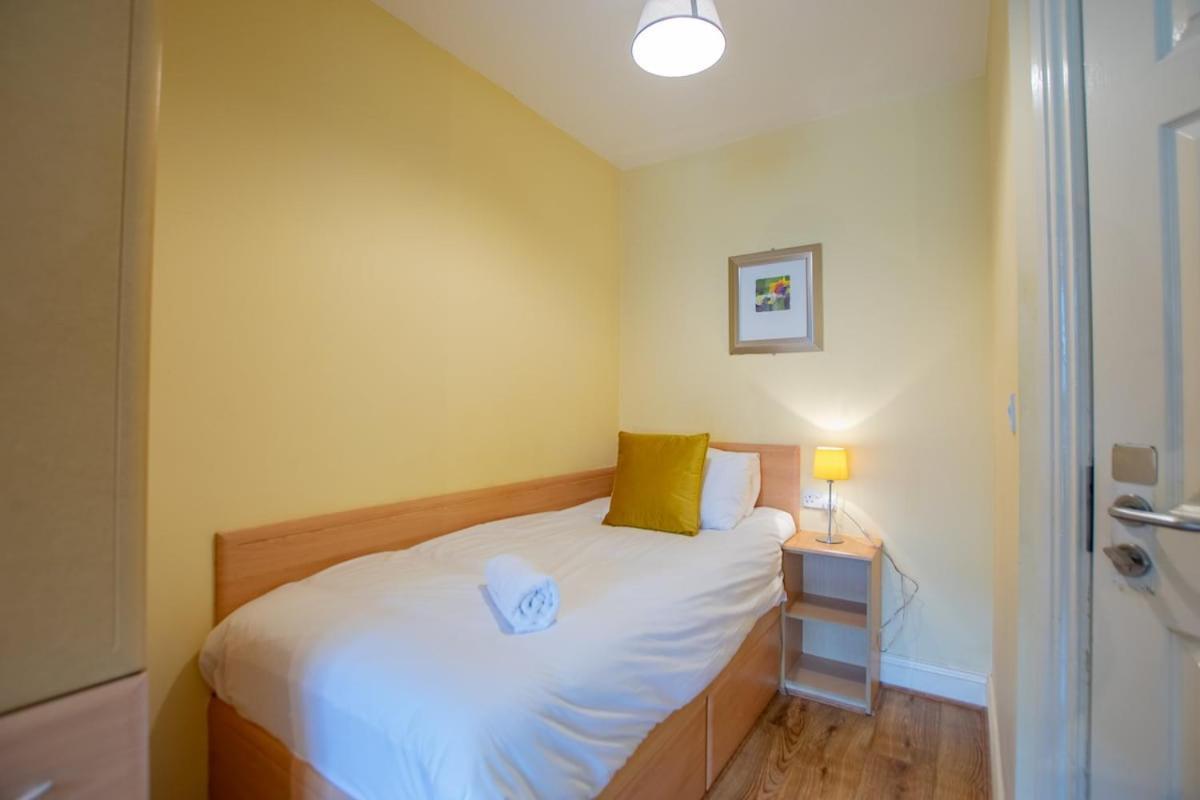131 - Spacious 2 Bed With Parking Galway