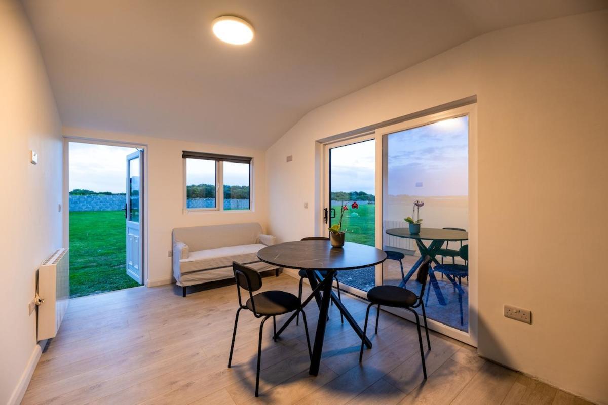Apartment Coastal Cabin, Oranmore, Galway