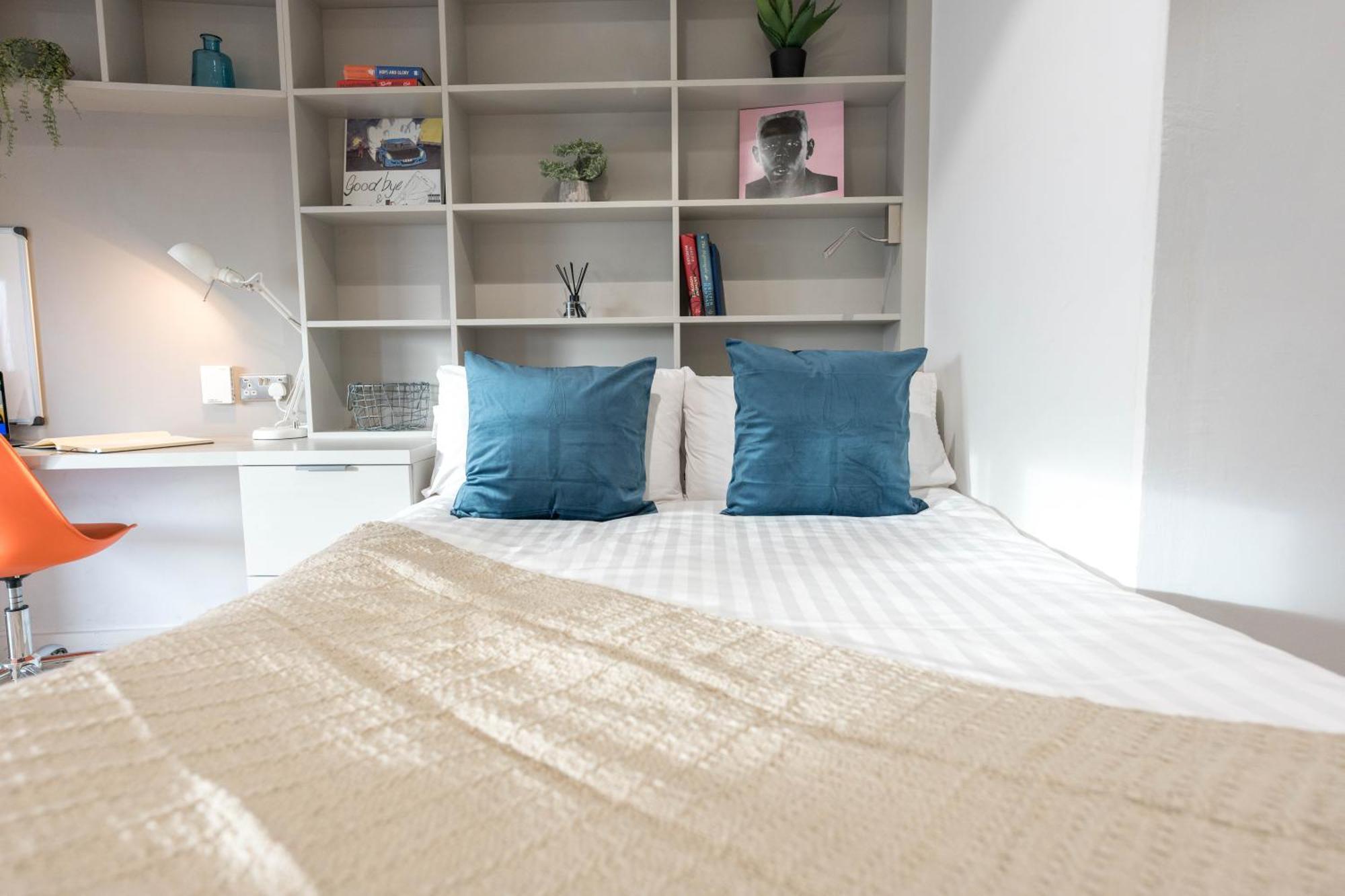 Hideaway Hotel *