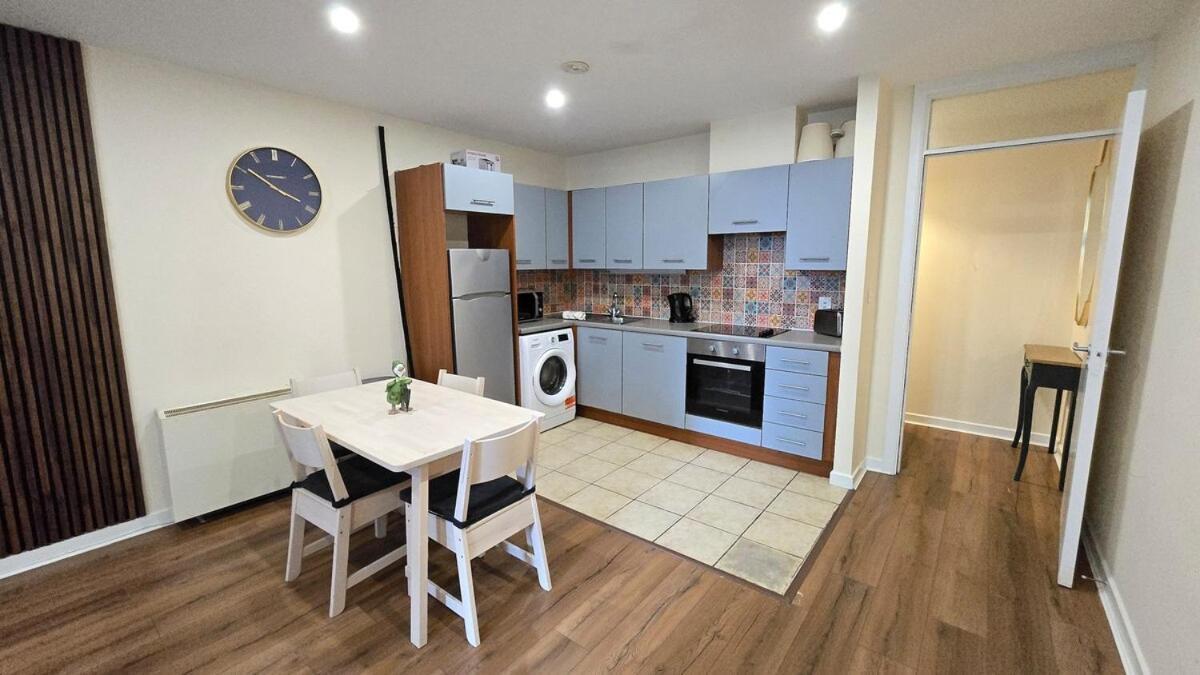 Apartment Charming Newly Renovated 2 Bed With Free Parking *