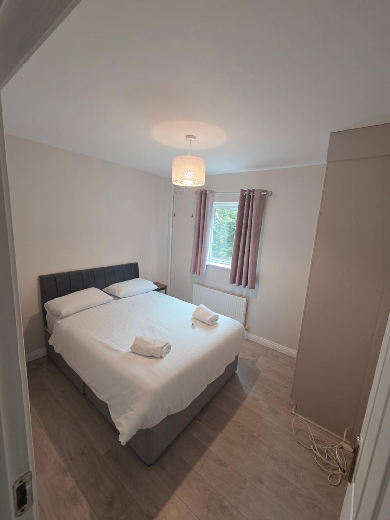 Apartment Stylish Spacious 4 Bedroom House *