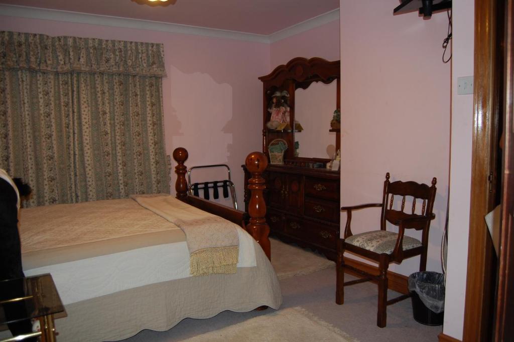 Acorn House 4*