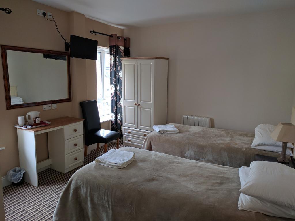 Arms 3* Galway