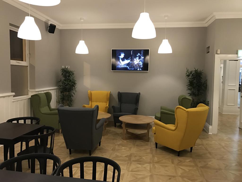 Glen Oaks Hotel