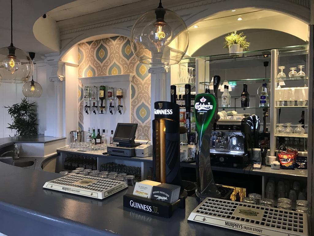 Glen Oaks Hotel