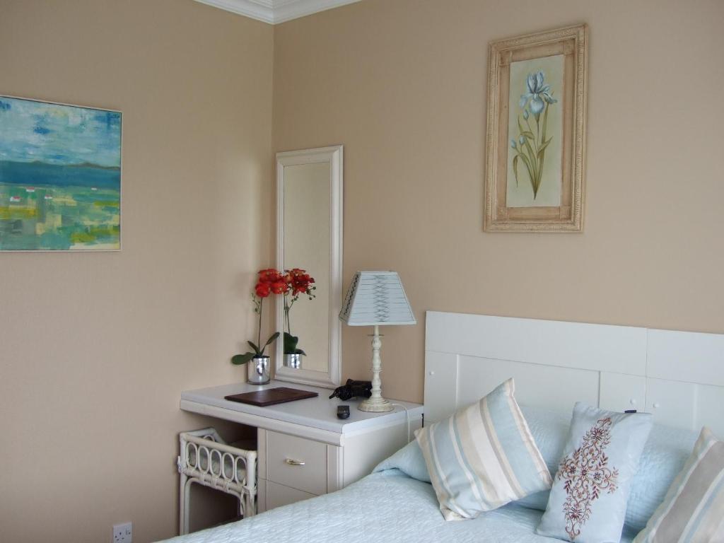 Sunnymeade Accommodation With Sea View Holiday home