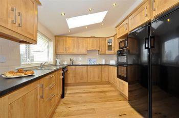 Amber Lodge Budget Accommodation Guest house 3*