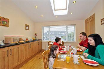 Amber Lodge Budget Accommodation Guest house 3*