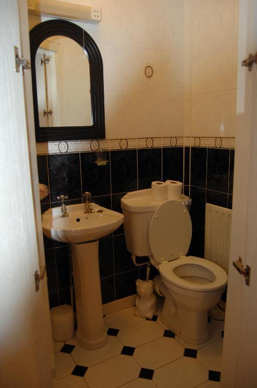 Acorn House Bed & Breakfast