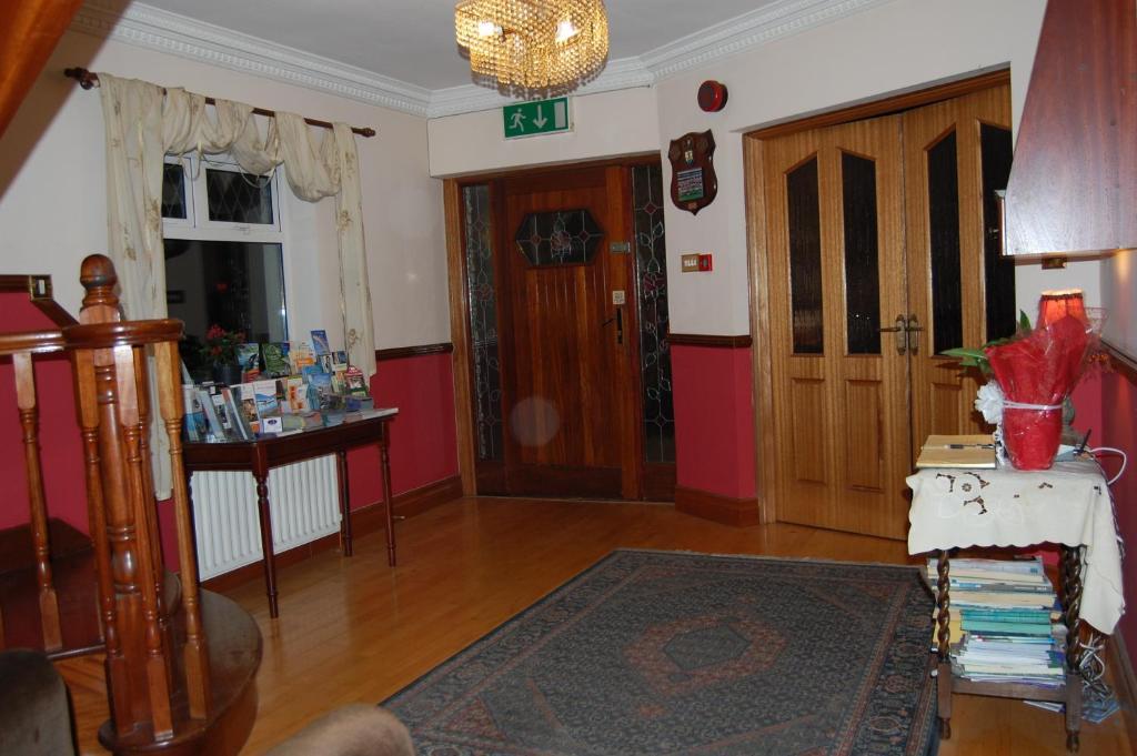 Acorn House 4*