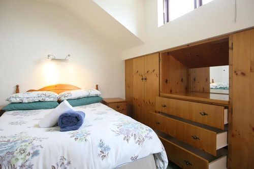 Apartment Crescent Close *