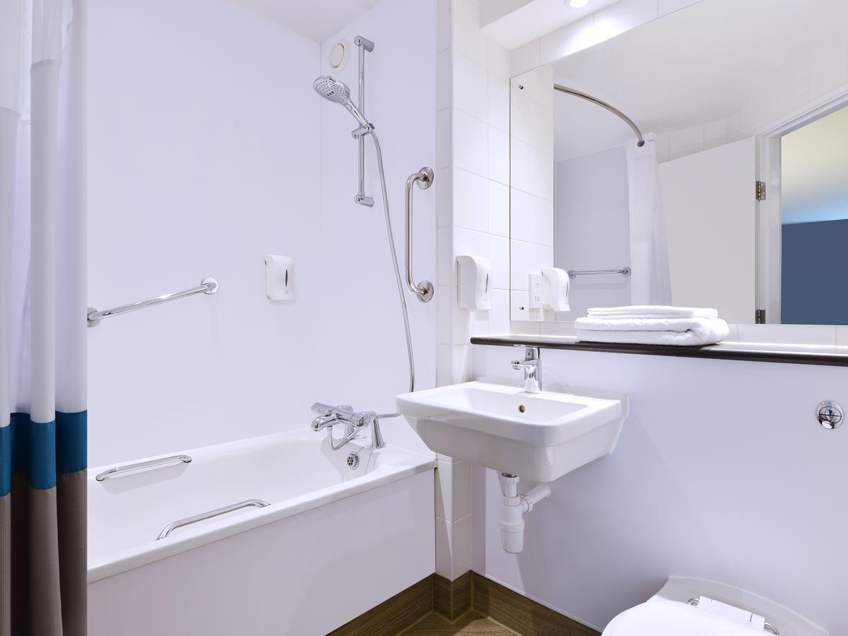 Travelodge 3* Galway
