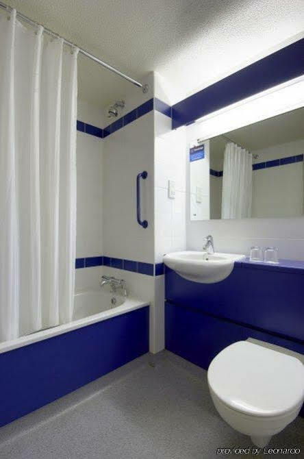 Travelodge Hotel 3*