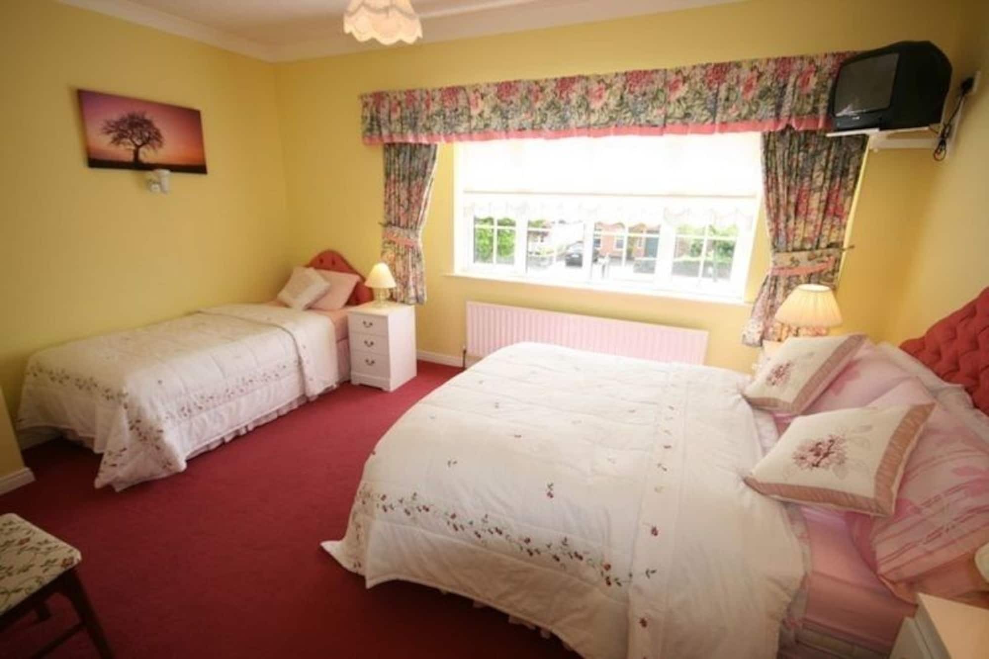 Maple House Bed & Breakfast 3*