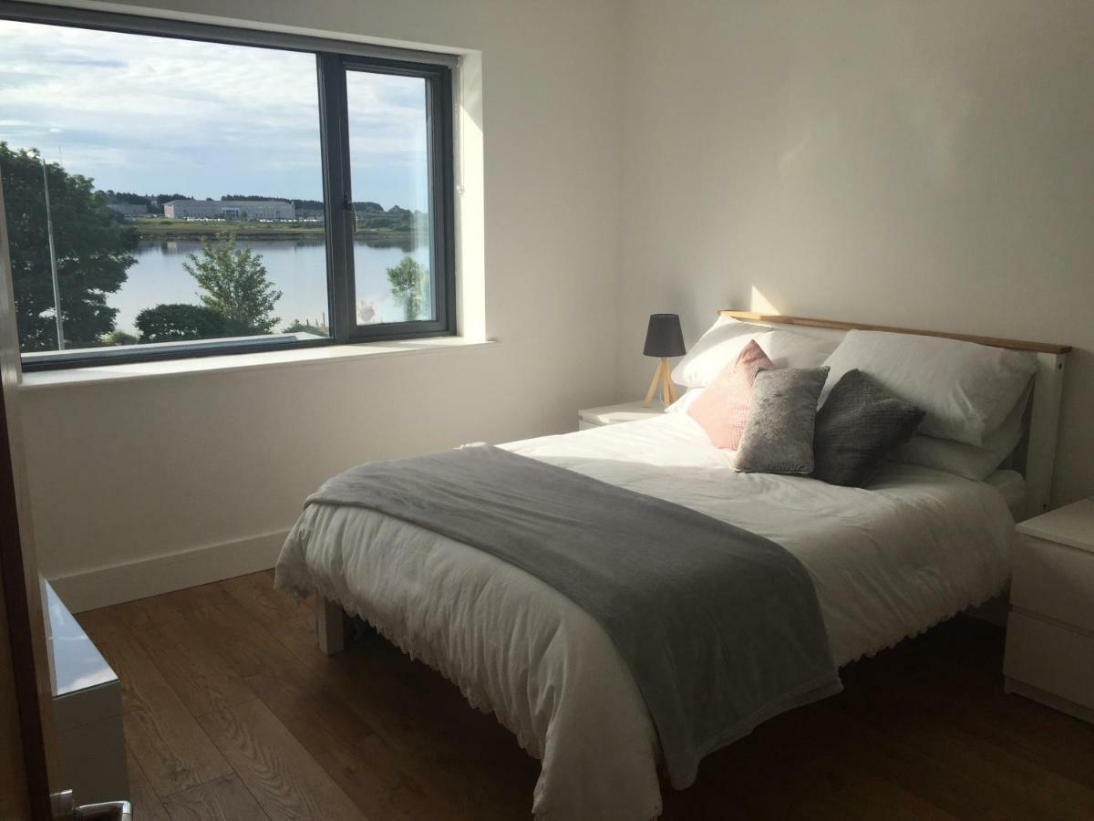 City Lake House Holiday home Galway