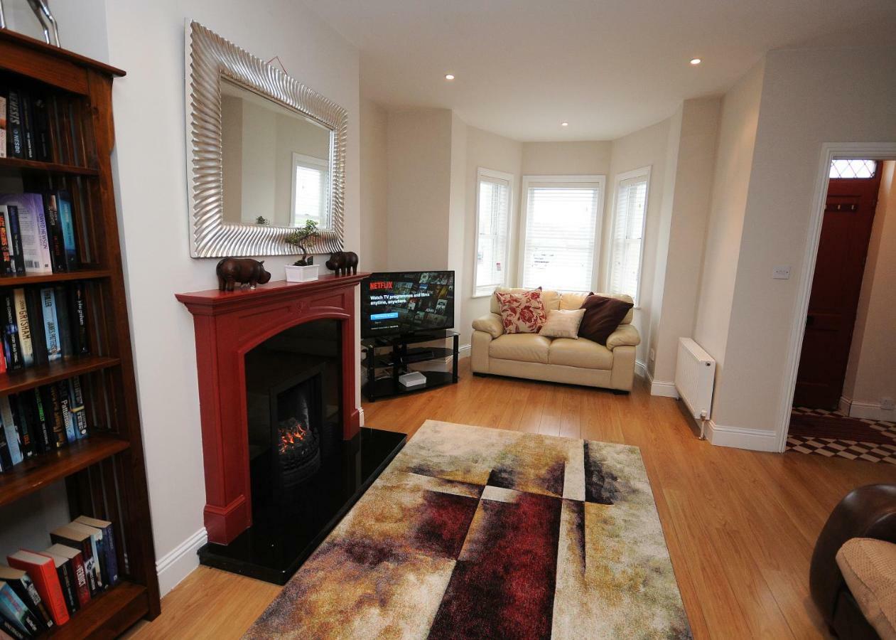 5 College Crescent Apartment