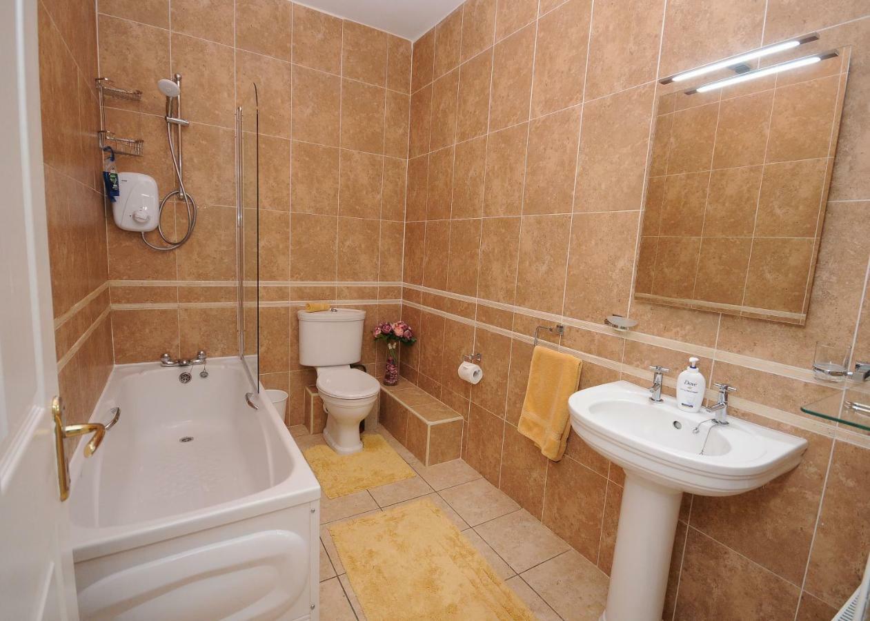 5 College Crescent Apartment *