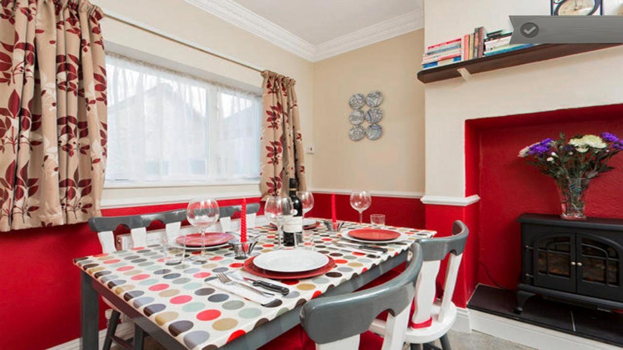 Holiday home 2 Bedroom 1 Bathroom Family Friendly 50 Metres From The Seashore And Beach *
