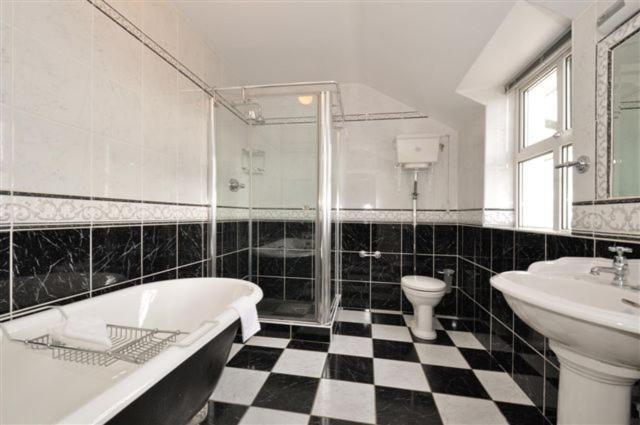 Claremount House 4*