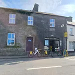 Clonbur House - Studio Village Apartment