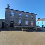Clonbur House - Studio Village Apartment