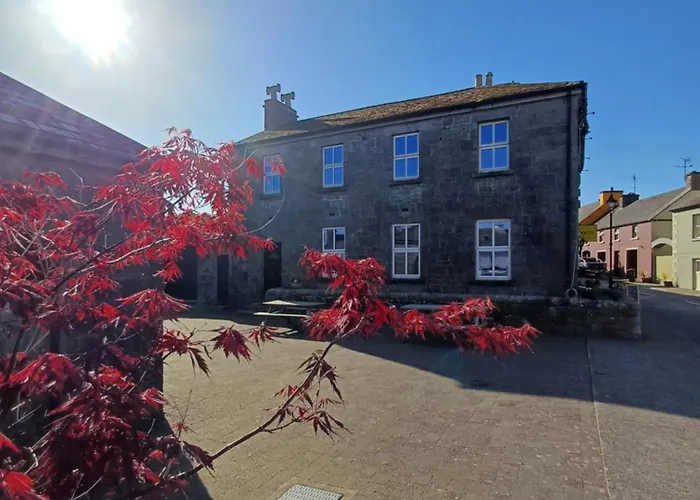 Clonbur House - Studio Village Apartment
