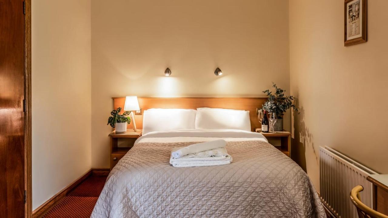 Holiday Hotel 2*