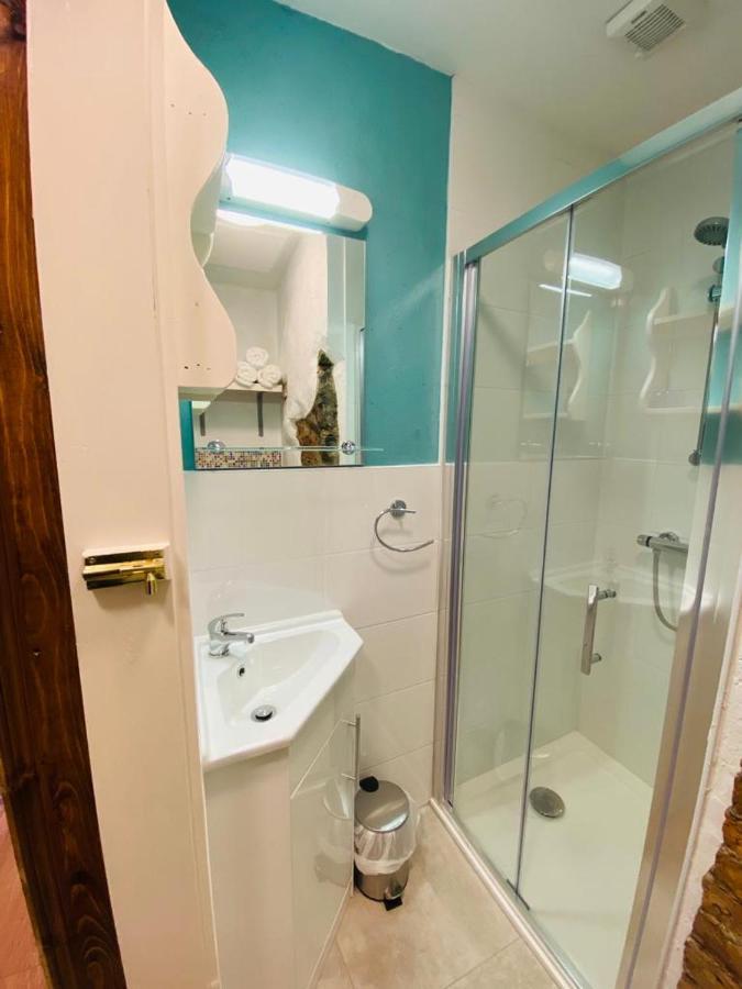 3 Bed Apartment/explore The Area/enjoy Our Pub * Galway