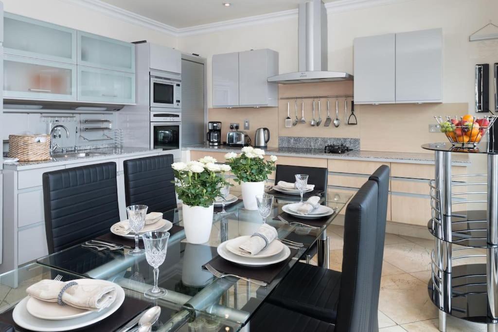 Luxury Center Penthouse - Location