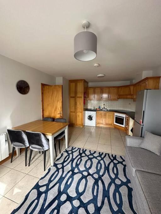 Snug Centrally Located * Galway