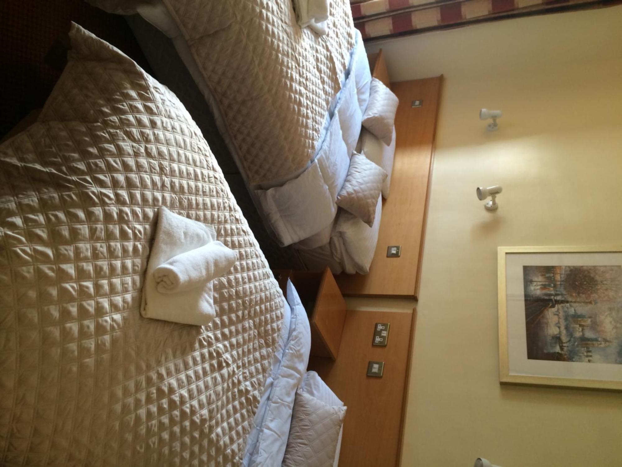 Holiday Hotel 2*