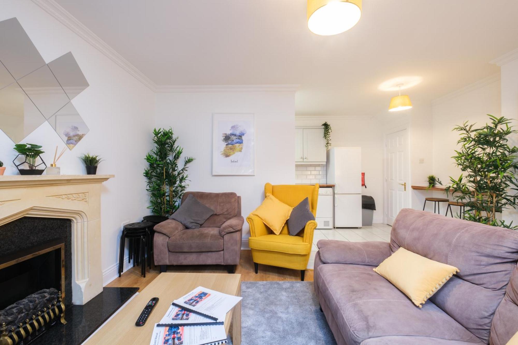 Apartment Stylish Centre Townhouse, Sleeps 12 With Parking *