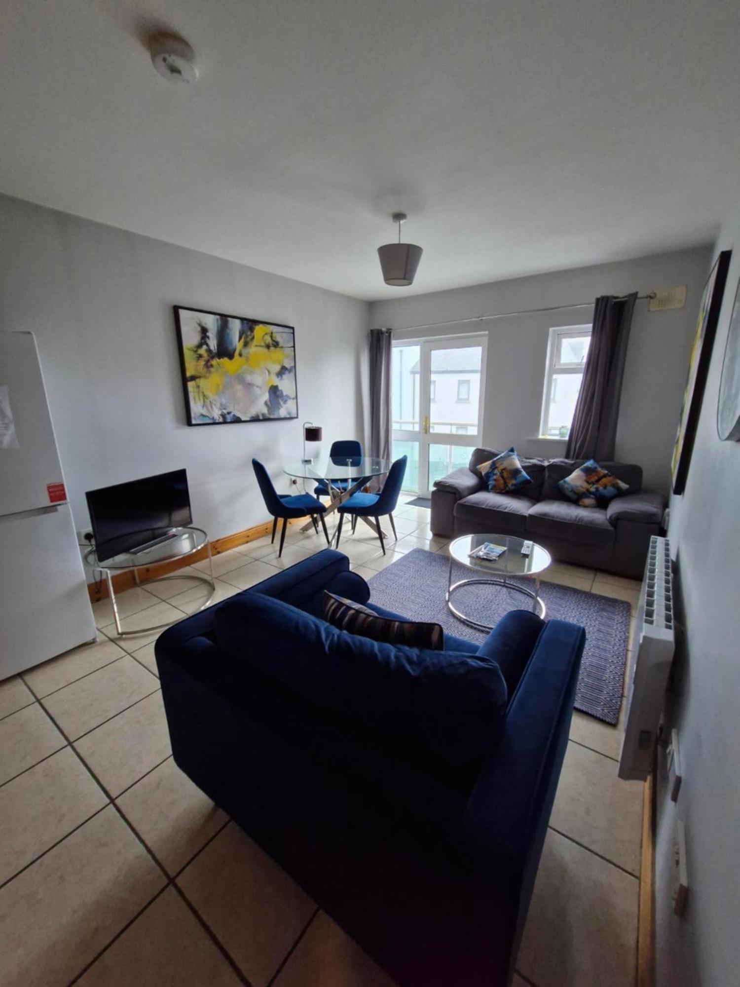 Cosy Beachfront In Salthill Apartment *