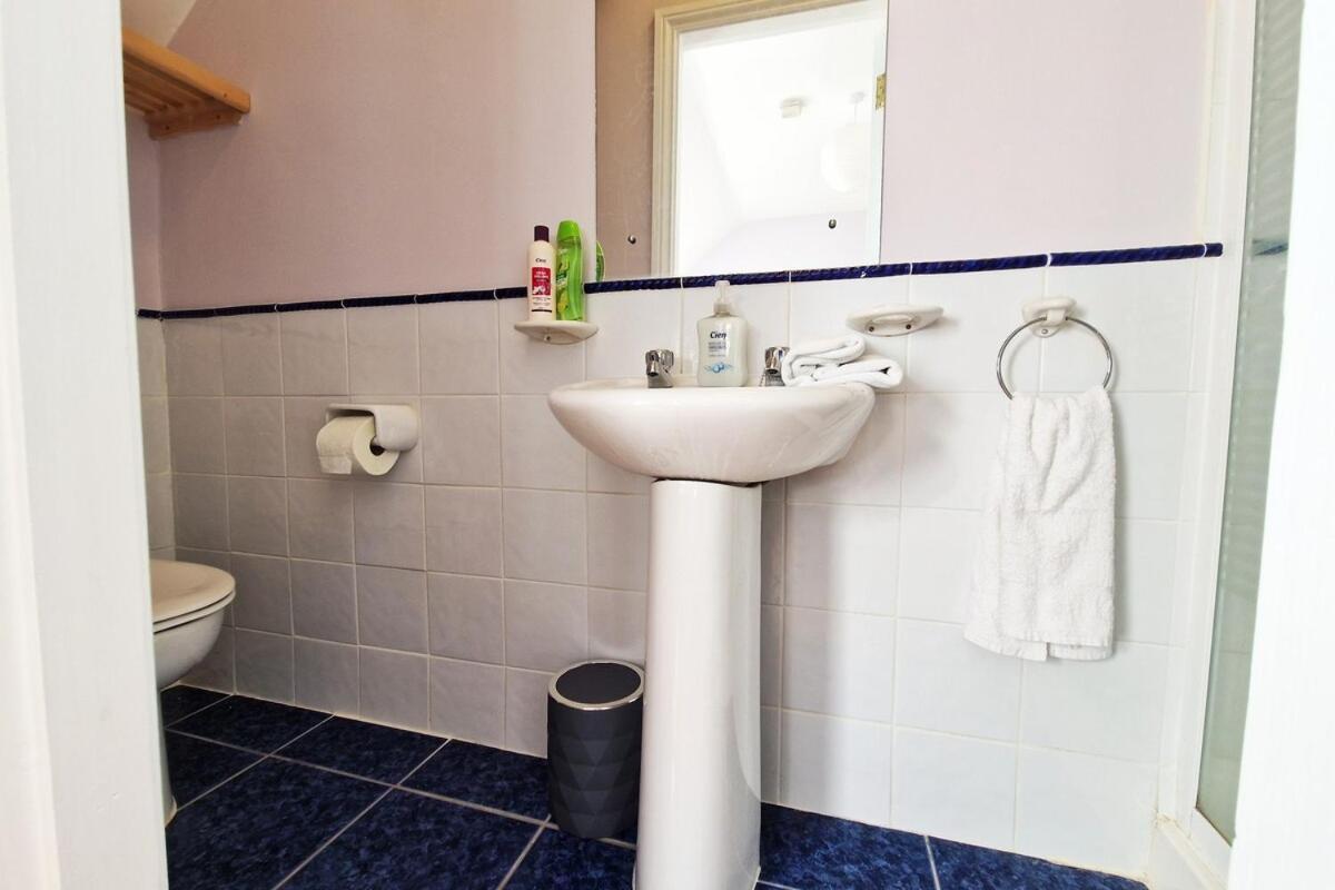 Dockland Apartment, 2 Bed, 2 Bath With Parking * Galway