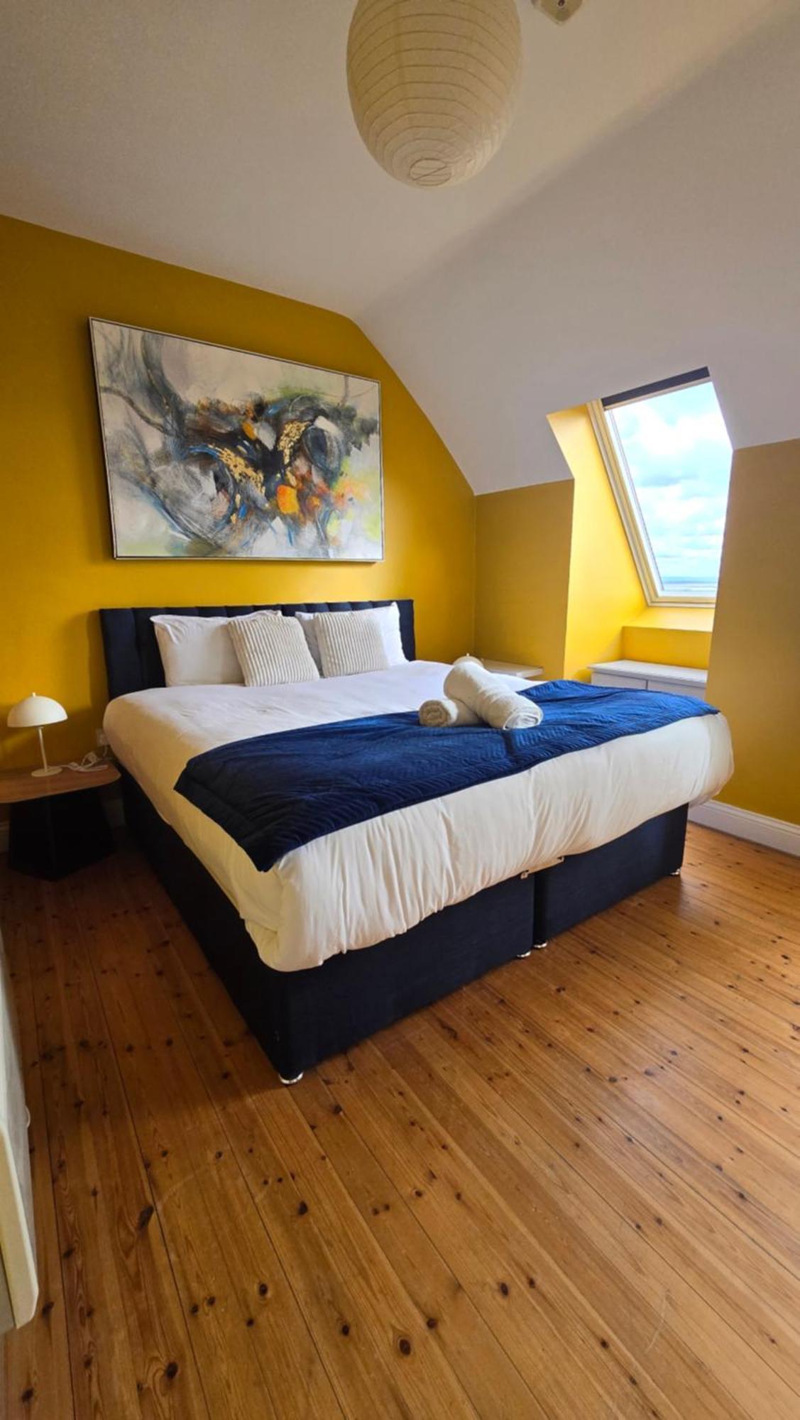 Dockland Apartment, 2 Bed, 2 Bath With Parking * Galway