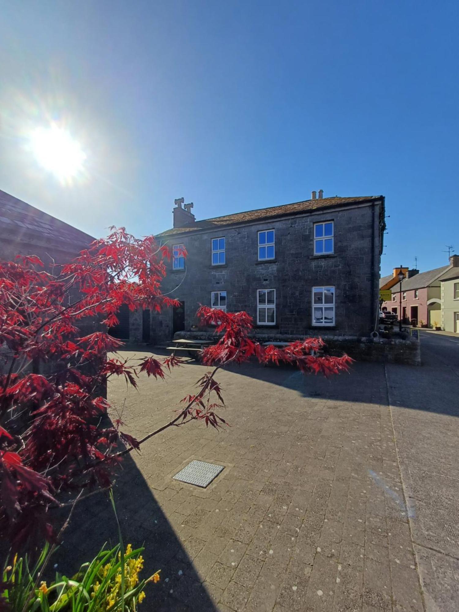 Clonbur House - Village