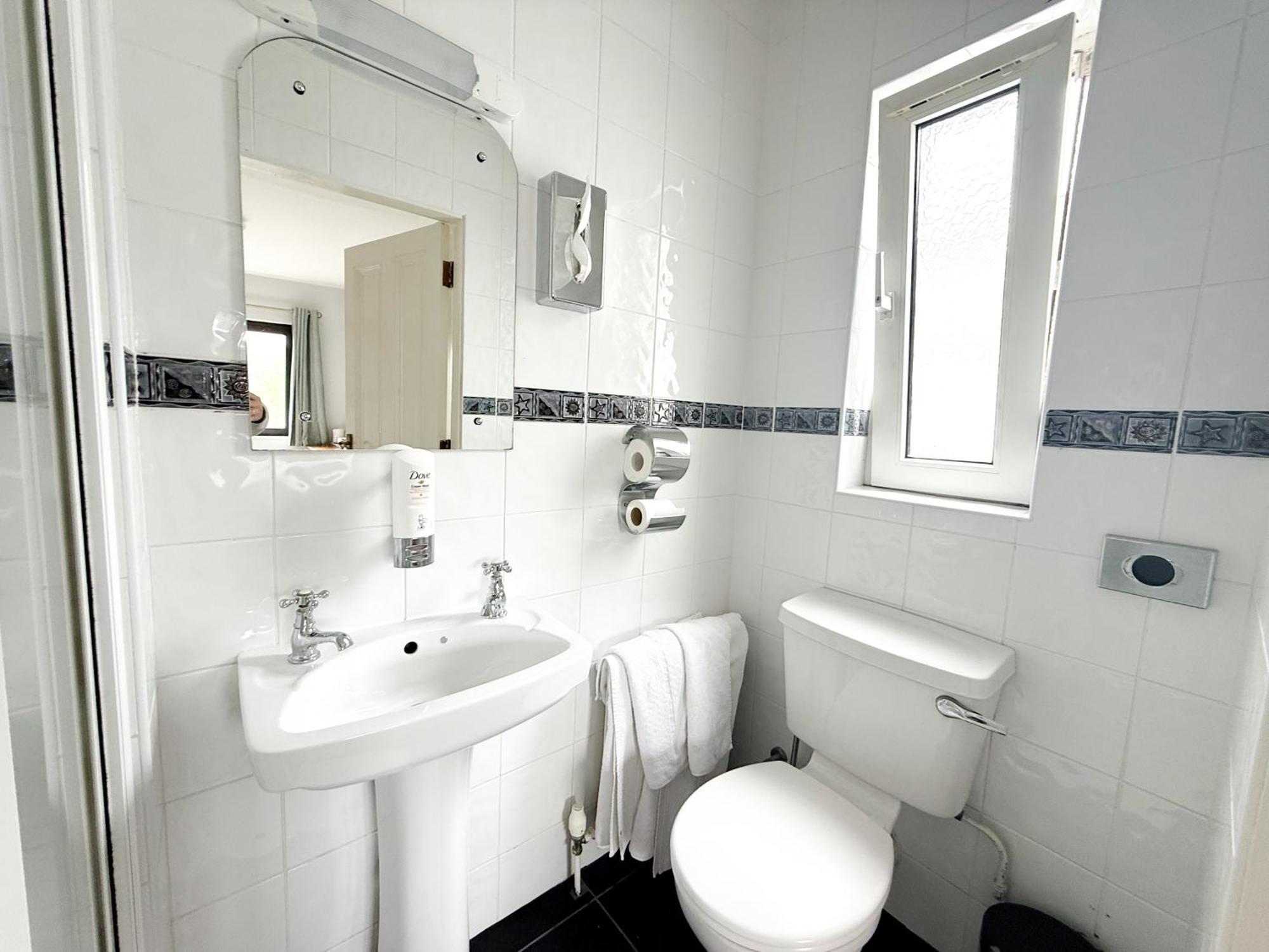 Lynfield Guest house 3*