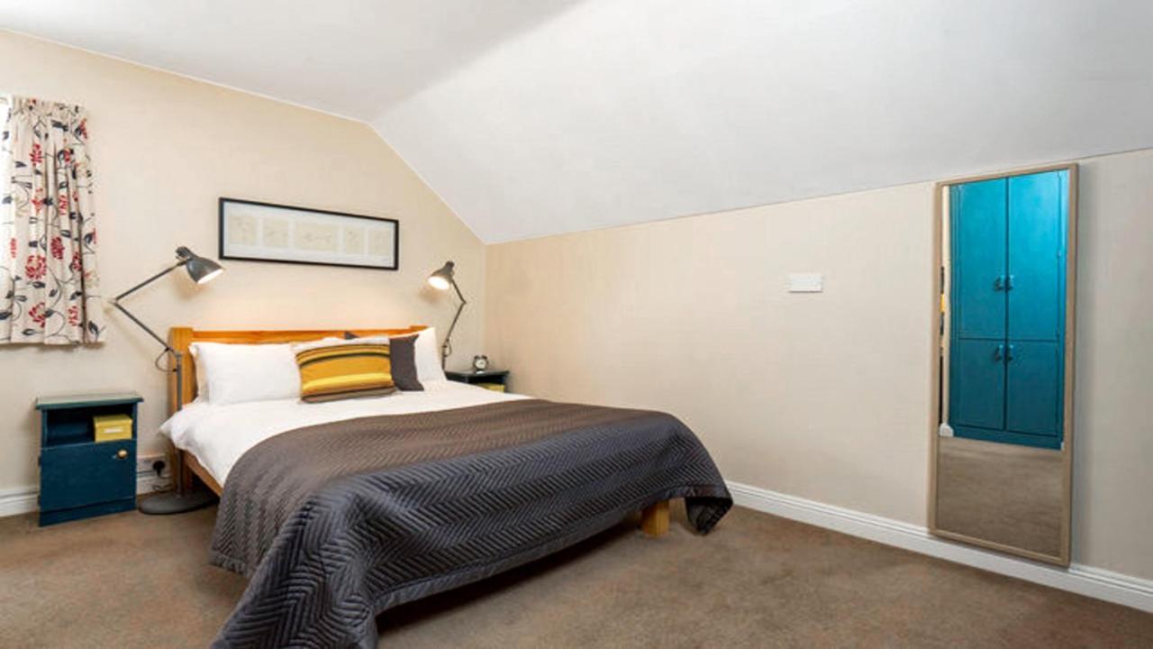 2 Bedroom 1 Bathroom Family Friendly 50 Metres From The Seashore And Beach Holiday home Galway