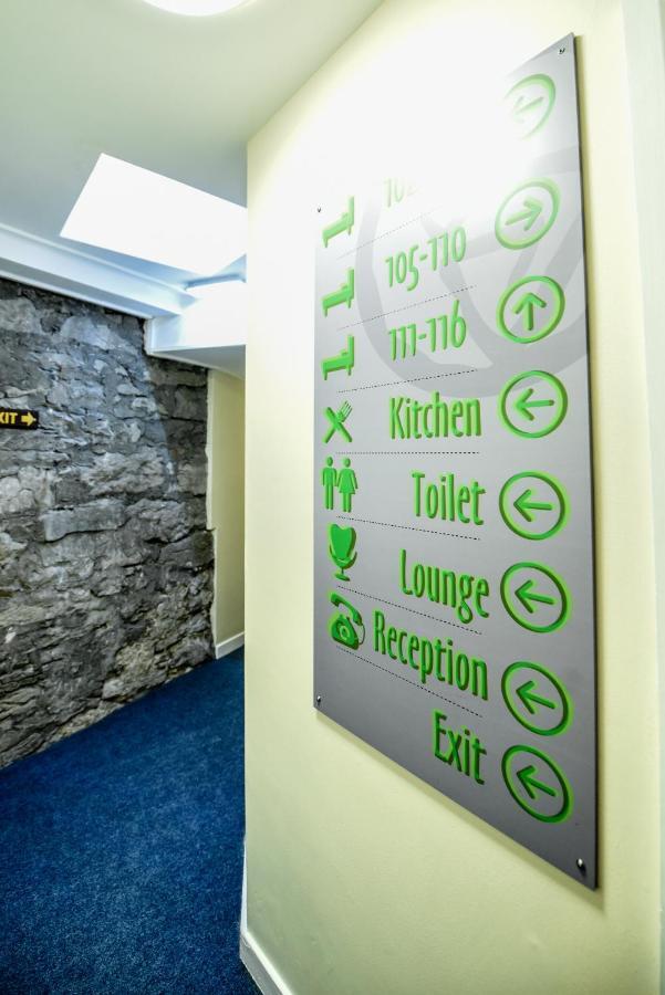 Snoozles Quay Street Tourist Hostel
